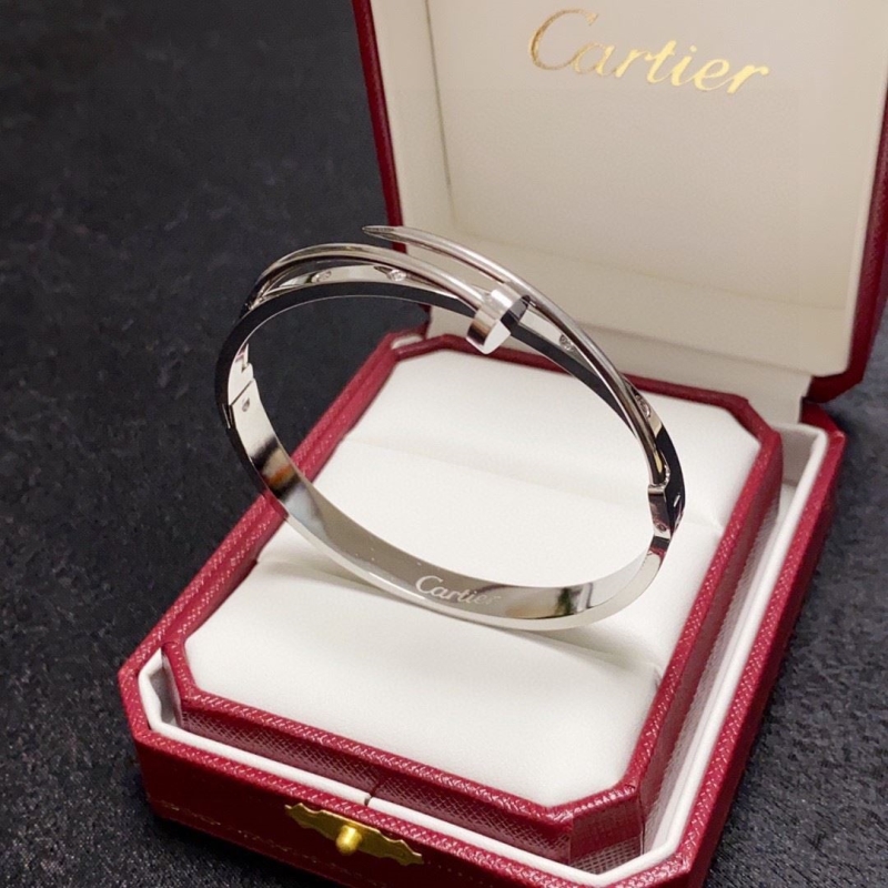 Ca*t*er bracelets